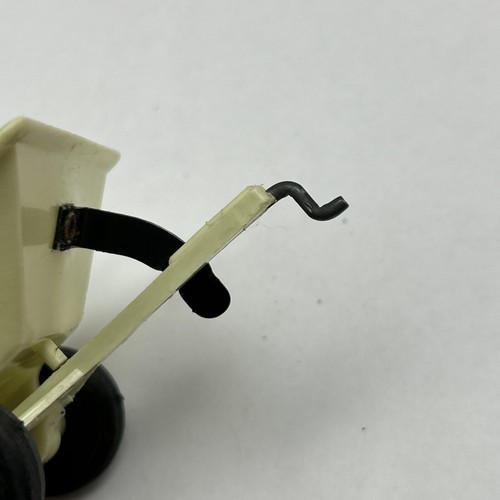 White Lawn Cart Trailer for ERTL Cub Cadet Lawn Mower Tractor Scale Model Part - Picture 4 of 7