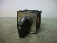 KLOCKNER-MOELLER 3-POSITION MAINTAINED SELECTOR SWITCH T0-1-15431