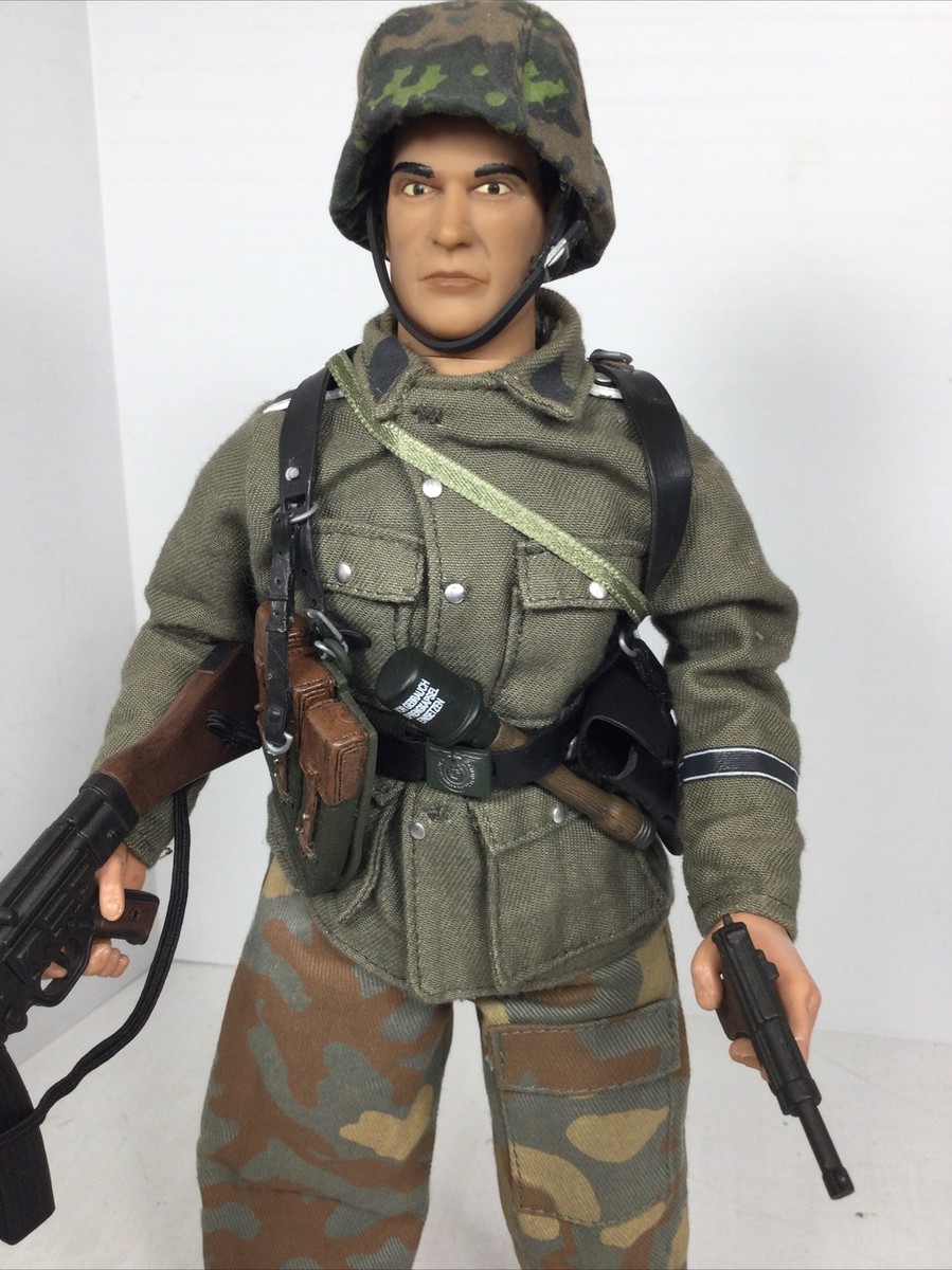 1/6 21ST CENTURY GERMAN SS DIVISION GRENADIER MP-44 & P-38