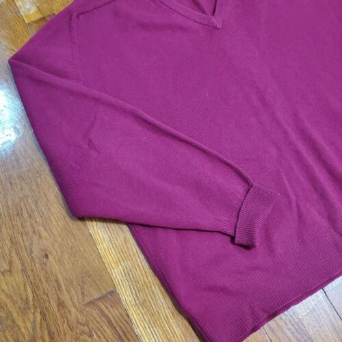 LL Bean Vintage 100% Wool Made In Scotland V Neck Knit Sweater Size XL Red 80s - Picture 2 of 13