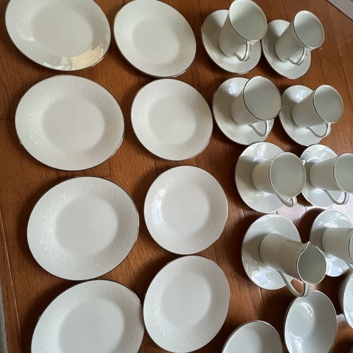 Vintage 32 Pc NORITAKE Reina 6450 White Lace Floral - Picture 10 of 15