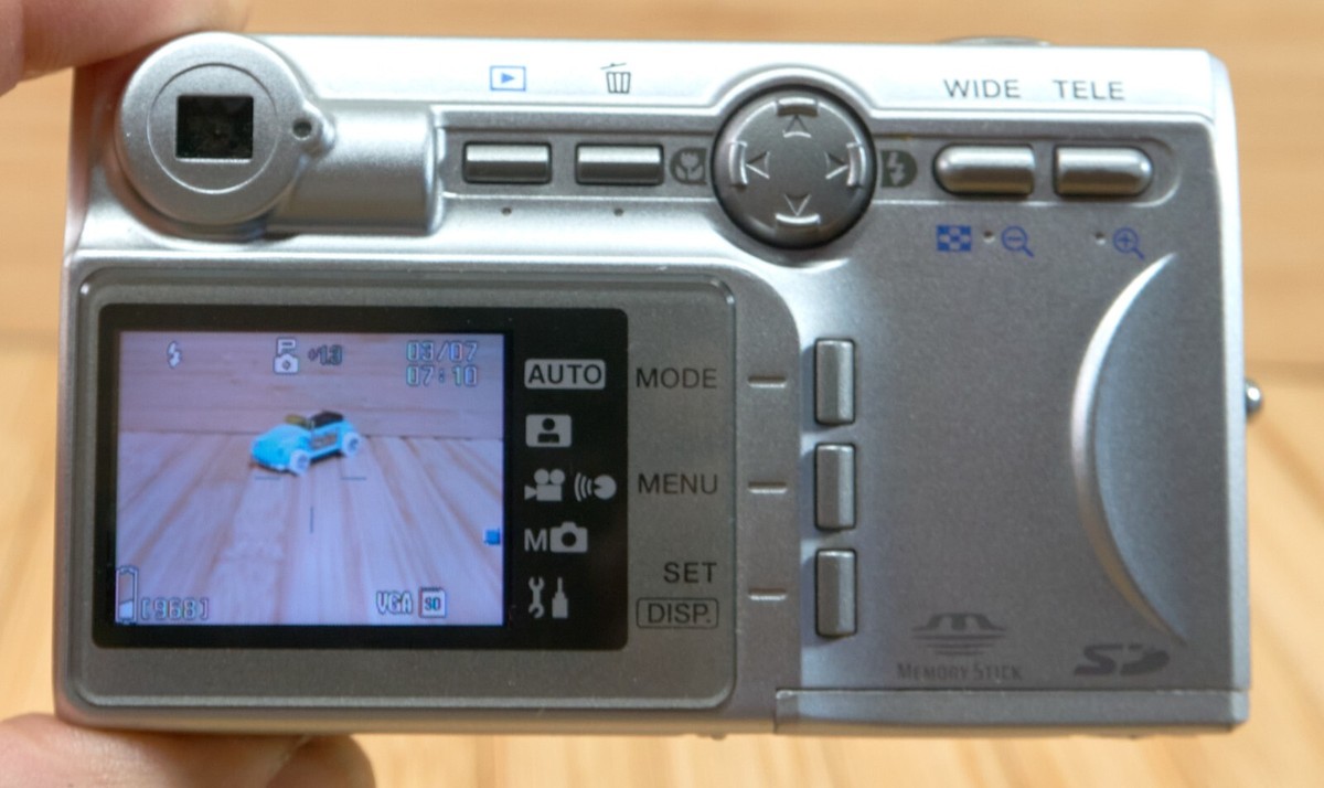 Konica Minolta Dimage G530 5 MP Digital Camera with 3x