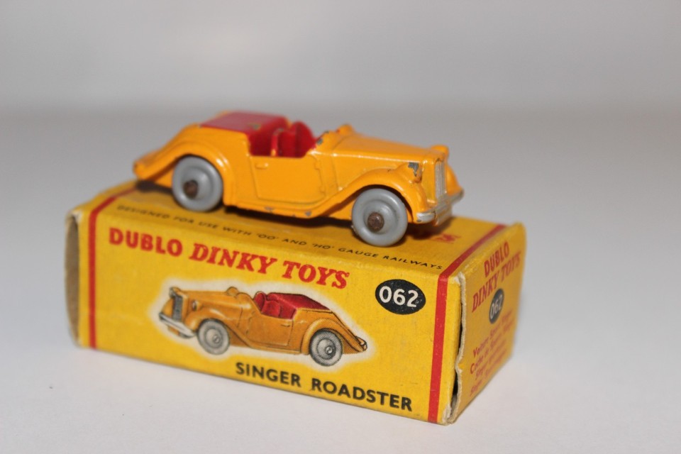 Dinky Toys Dublo N°062 – Singer Roadster – Échelle 1/76 – Orange – Occasion