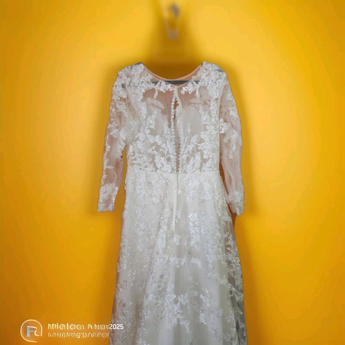 Boho Beach Long Sleeve Size 6-8. A-line Wedding Dress - Picture 2 of 8