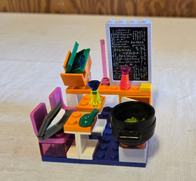 LEGO 4721 Harry Potter: Classroom/Mirror of Erised - 100% w/box & manual