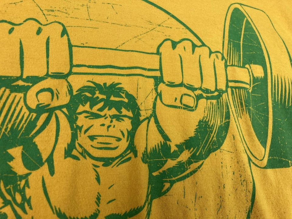 Camiseta dorada Marvel Hulk’s Gym para hombre talla XL Lifting & Crushing desde 1962 Foto 3 de 4