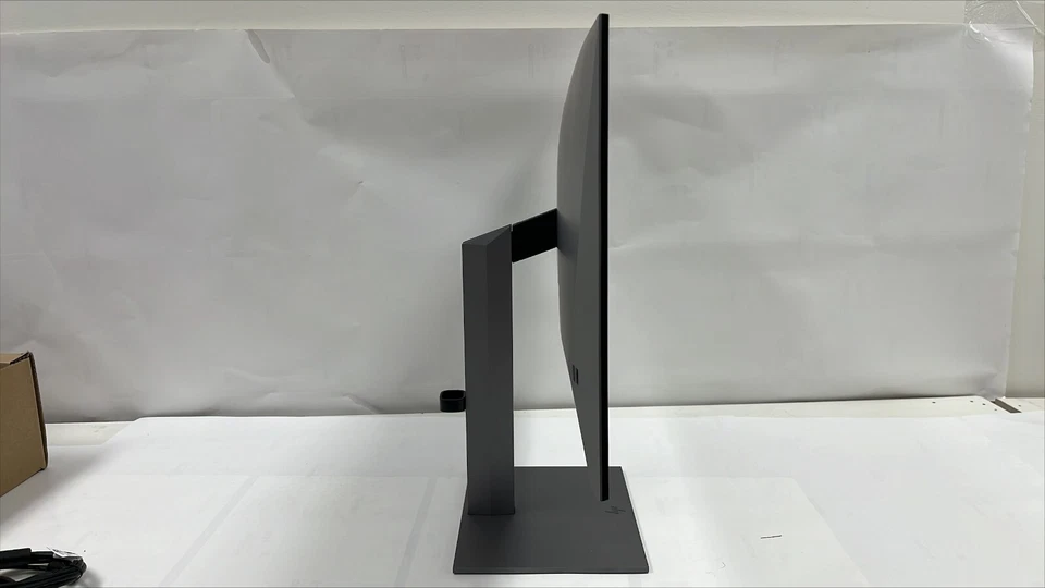 HP Z27q 27' QHD 2560 x 1440 (2K) 60 Hz HDMI, DisplayPort, USB Built-in Speakers - Image 4 of 4