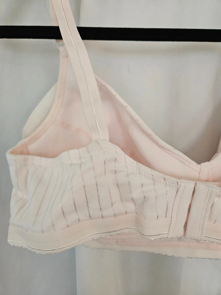 Bestform 34B Blanco Rayas Inalámbrico Camiseta Sujetador Correas Ajustables LIGERAMENTE FORRADO Foto 4 de 4