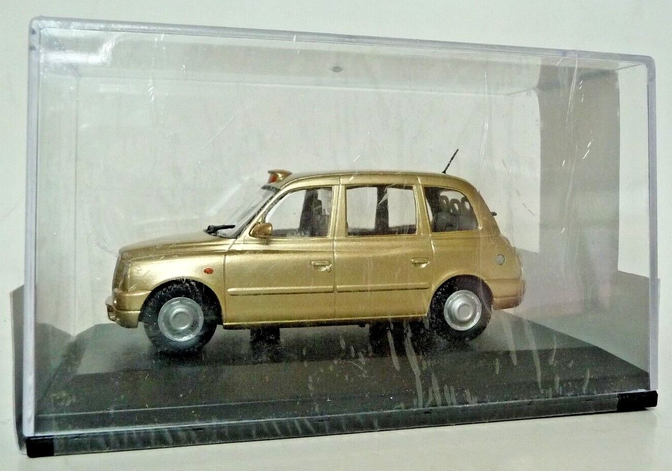 Oxford Diecast TX4002 LTI TX4 Taxi Cab Gold 1:43 scale Chinese registration