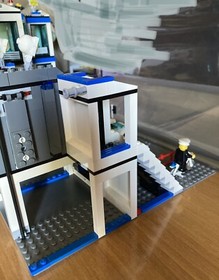 LEGO City 7498 Large Police Station Prison Complete Police Jail Minifig