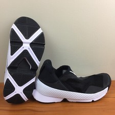 Nike Go FlyEase Slip On Black / White Women's Size 7 DR5540-002 NEW