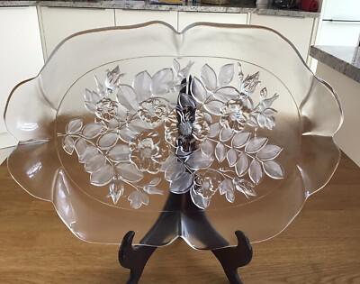 Große rechteckige Vintage Glasschale mit erhabenen Blumen & Blättern - top