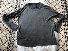 Athleta Womens Sweatshirt Size S Gray Thumb Holes Split Hem Comfortable. WW