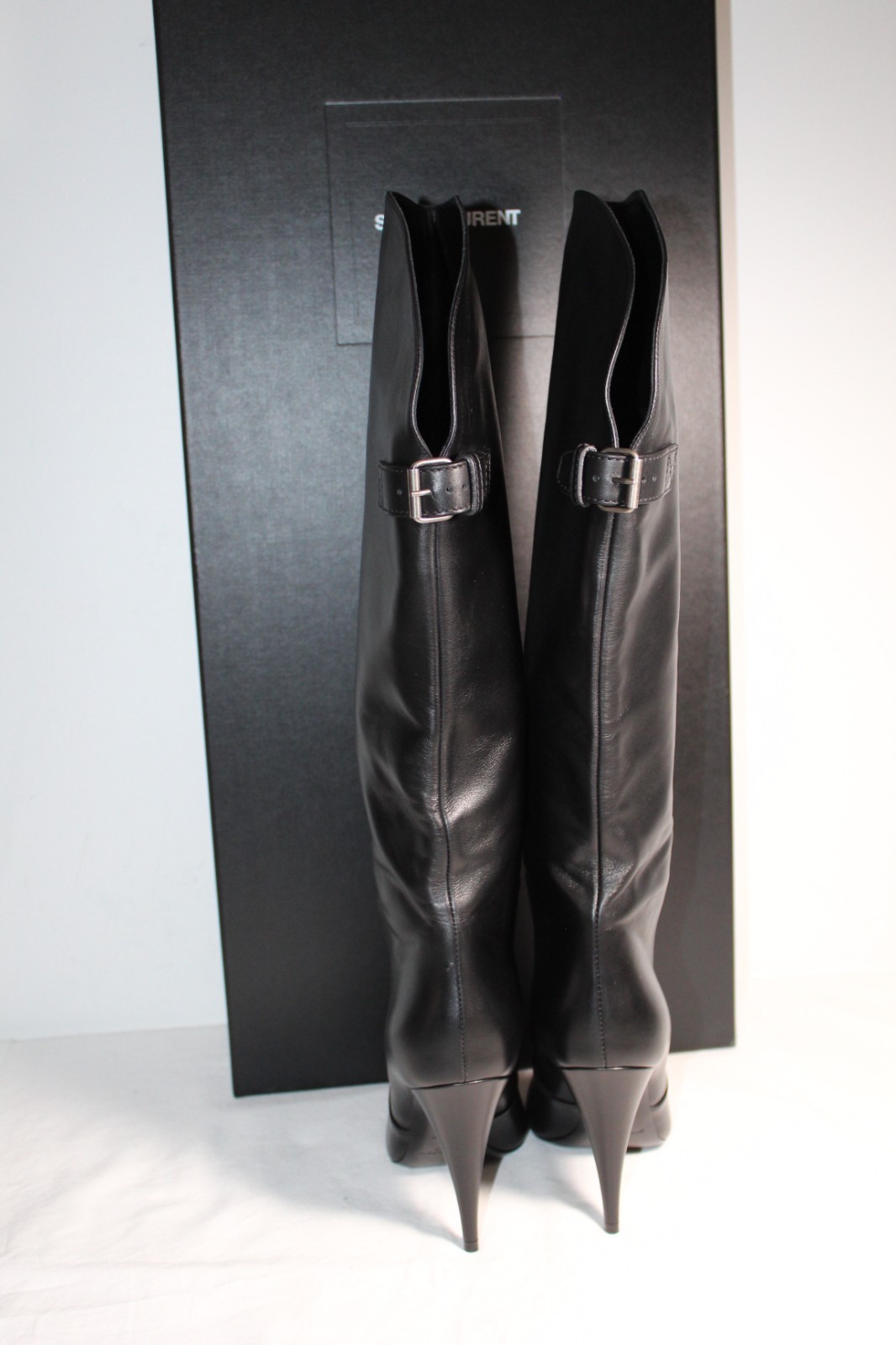 Stivali Saint Laurent Harper alti in pelle nera con tacco e fibbia sul retro 37 5 nuovi con scatola