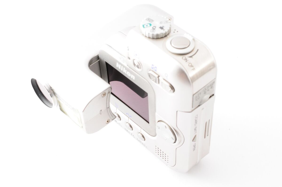 Nikon COOLPIX SQ Digital Compact Camera f/5.6 4x Square Nikon COOLPIX SQ Digital Compact Camera f/5.6 4x Square