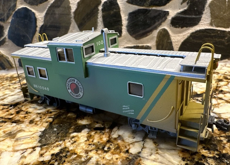 HO Brass Wide Vision Caboose BN #BN10040 EX Northern Pacific 1:87 No Box Used - Image 3 of 4