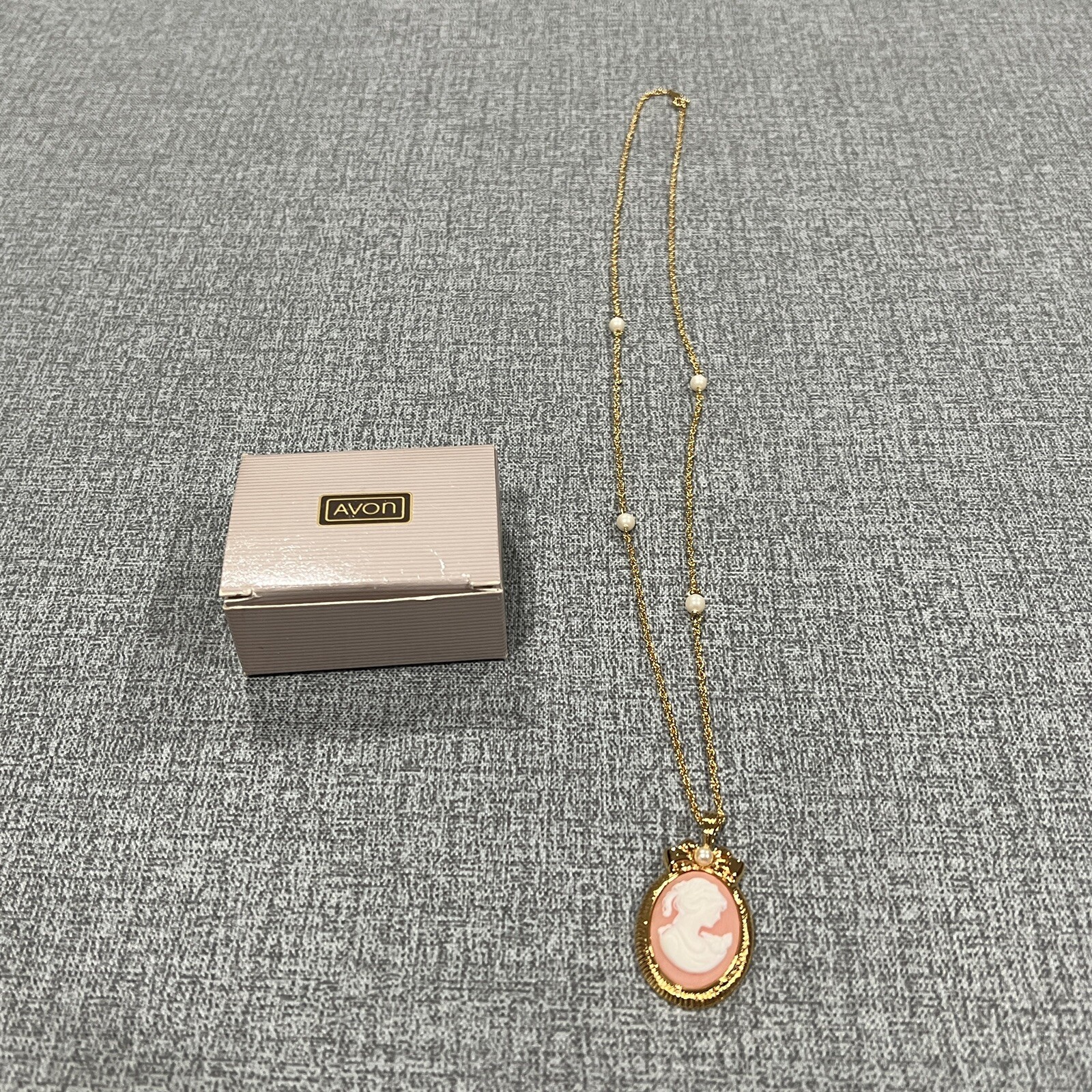 Avon Necklace Romantic Portraits Cameo Pendant Victor… Gem