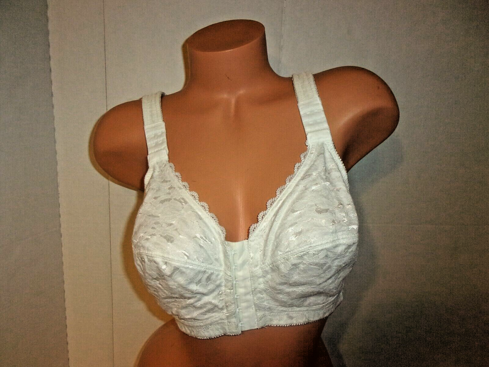 Instant Shaping front close soft cup wire free bra white 42B