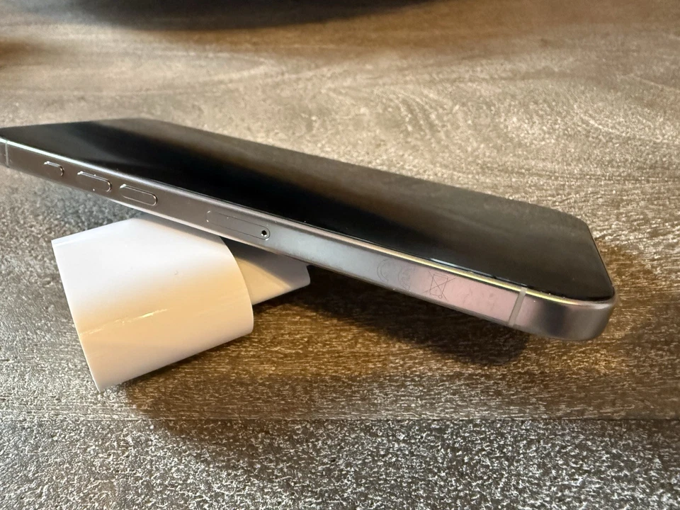 iphone 16 pro max 256 gb- Ohne simlock-Modellnummer MYWY3ZD/A - Bild 2 von 4