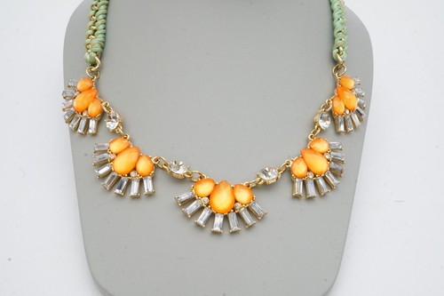 Collar Vintage Tono Dorado Estrás Acrílico 20" - Imagen 2 de 8