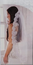 Wedding Bridal Veil with Comb 1 Tier Lace Applique Edge Fingertip Length 36"