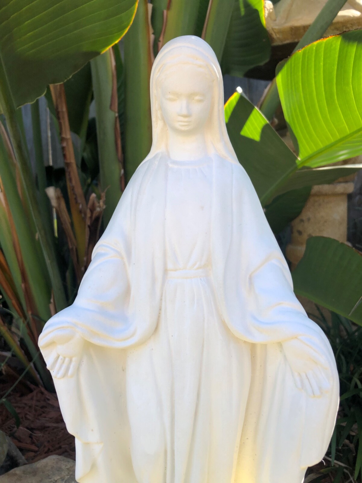 Virgin Mary  Concrete statue 18” ht. outdoor / indoors religious  ! NEW