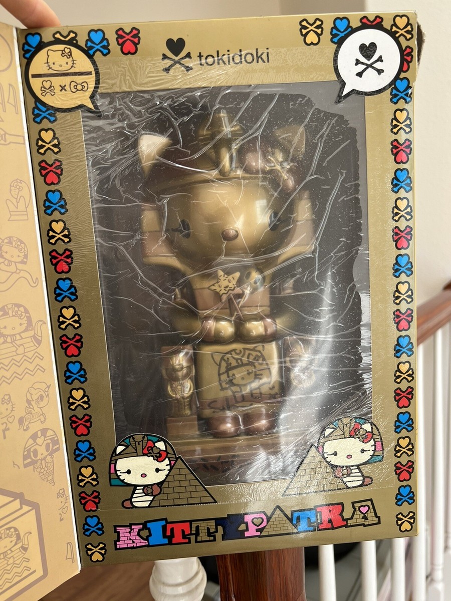 SIGNED BY SIMONE LEGNO Tokidoki X Sanrio Gold “Kittypatra SIGNED BY SIMONE LEGNO Tokidoki X Sanrio Gold “Kittypatra