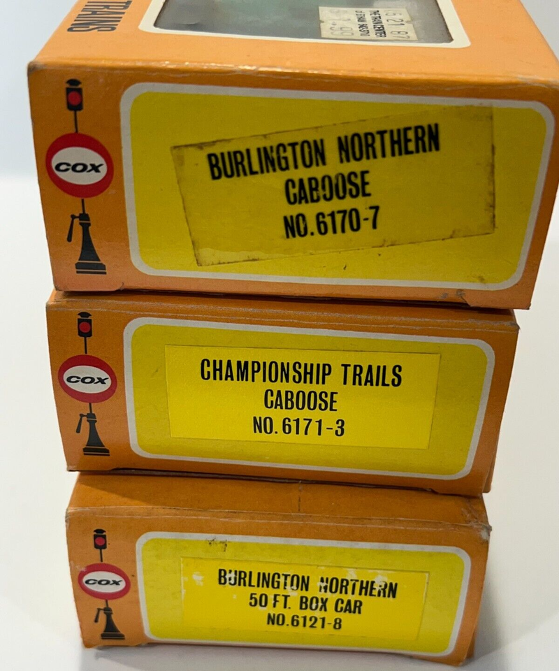 (A366) Lot of 3 Cox Ho Train Scale Burlington Northern Box Car & 2