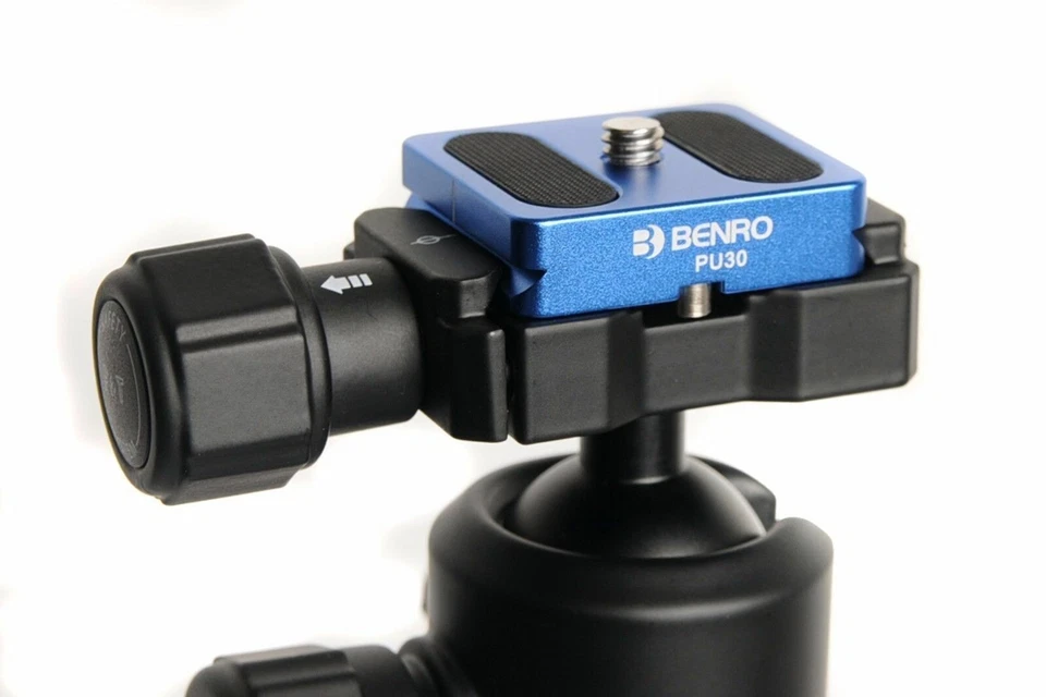 BENRO FIT19AIB0 Aluminum Travel Tripod with IB0 Ball Head and Friction Brake - Image 3 of 3