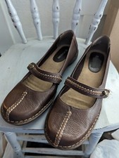 EUC - Women's Naturalizer Brown Leather Mary Jane's - Size 9.5 W