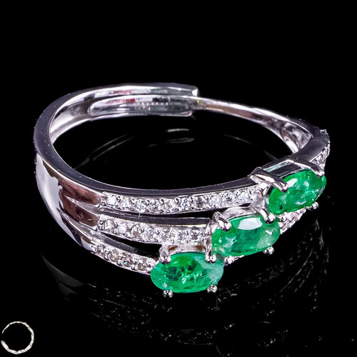 Eleganter Smaragd Ring aus 925er Silber – 2,28g 11,4ct Eleganter Smaragd Ring aus 925er Silber – 2,28g 11,4ct