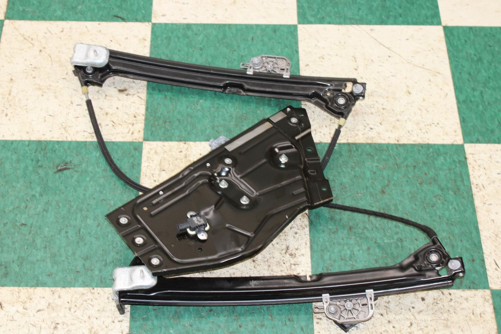 Maserati Quattroporte 2014-2024 Front Right Window regulator