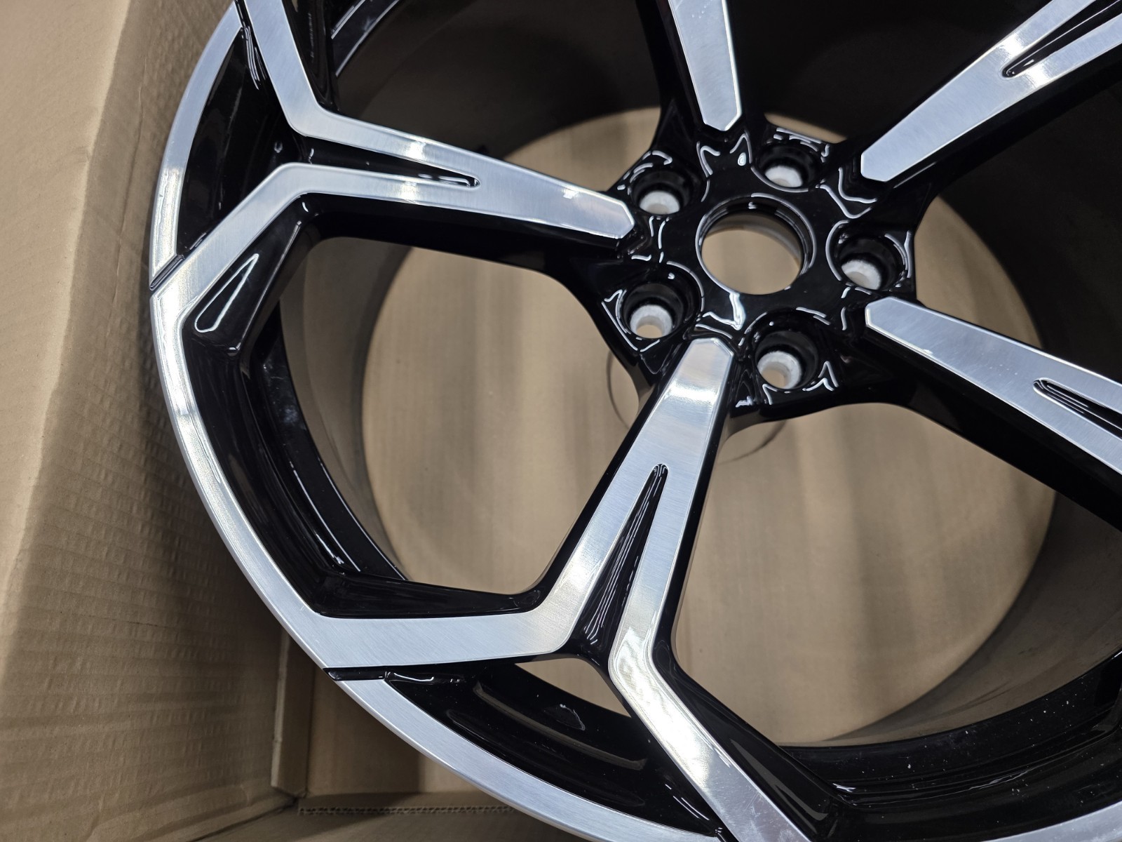 LAMBORGHINI URUS 22" FRONT RIM WHEEL OEM 4ML601025P 10x22