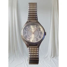 Women's Carriage by Timex Y2K style adjustable band new battery sharp looking