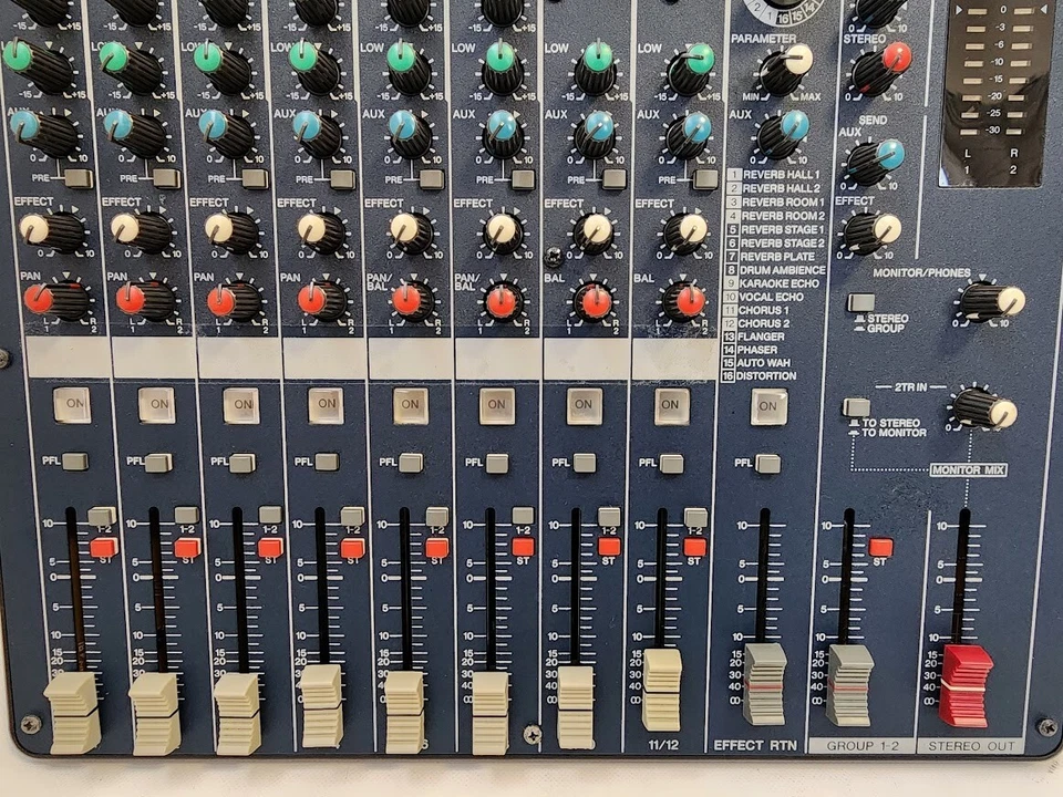 Yamaha MG124CX 12 Kanal Stereo Mixer Mischpult - Bild 3 von 4