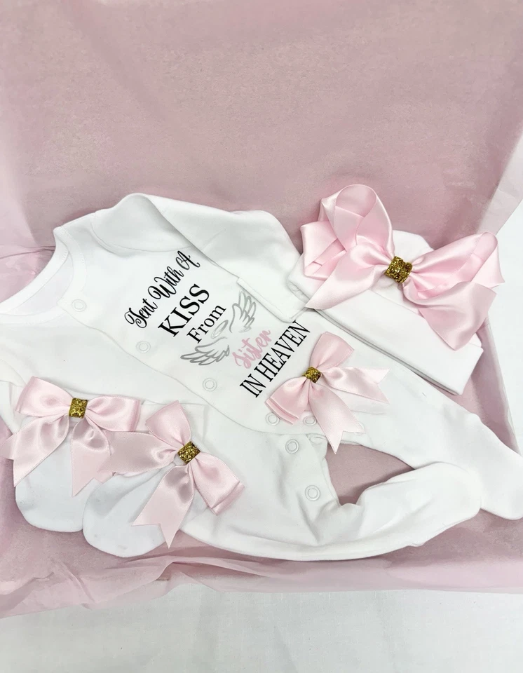 Baby Schlafanzug Mütze Handschuhe Box Set personalisiert jede Person mit Kuss Schleifen gesendet