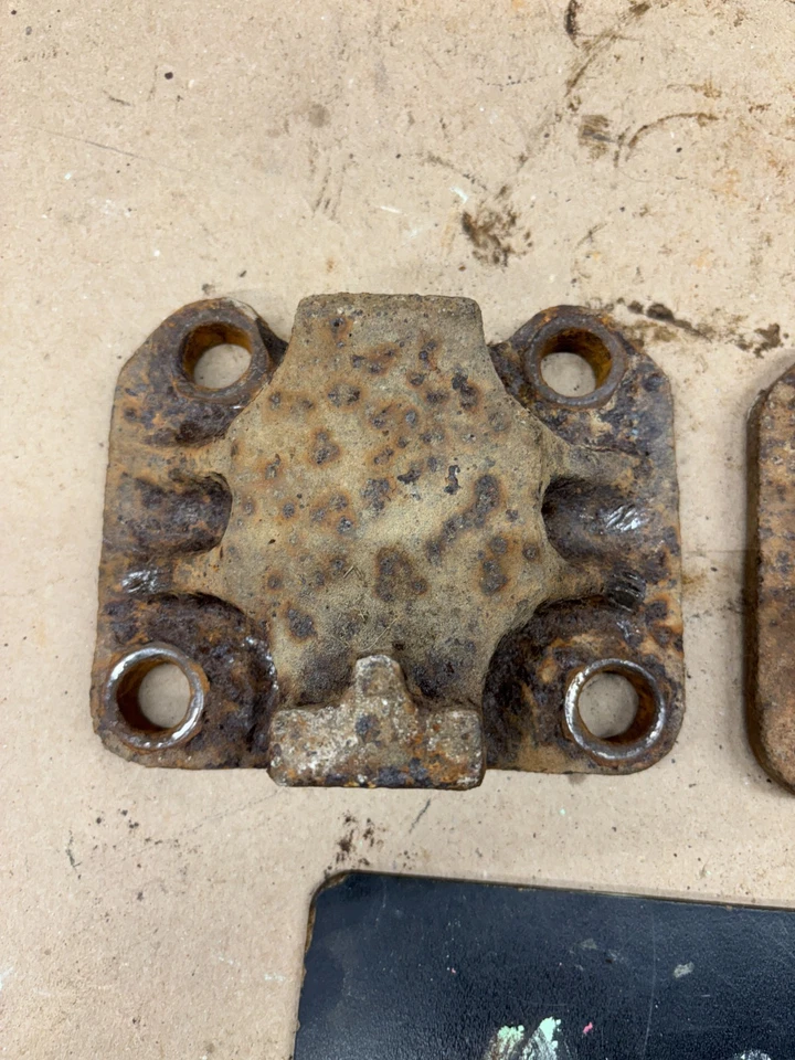 1967 1972 CHEVROLET GMC K20 4WD 1/2 TON EIXO DIANTEIRO FOLHA MOLA U CONJUNTO DE PLACAS DE PARAFUSO - Imagem 2 de 4