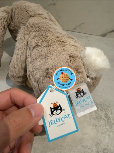 *Very Rare* Jellycat Bashful Beige Bunny ‘birthday’ - Brand New w/Tags w/bag - Picture 3 of 5