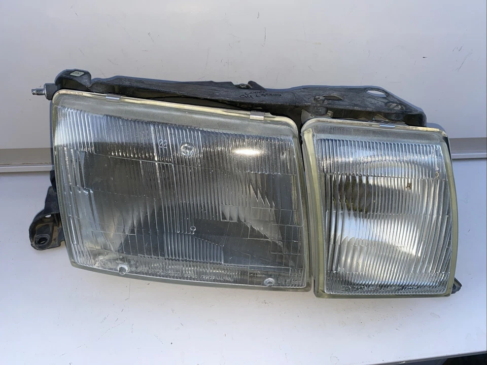 1990 - 1994 Lexus LS400 Right Side Passenger RH Headlight Lamp Assembly 90-94 - Image 4 of 4