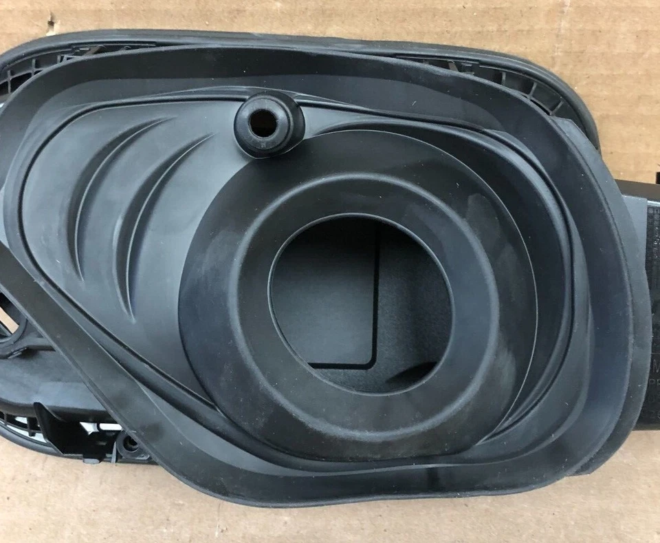 2017 2018 2019 2020 AUDI Q7 FUEL DOOR HINGE AND BRACKET OEM - Image 4 of 4