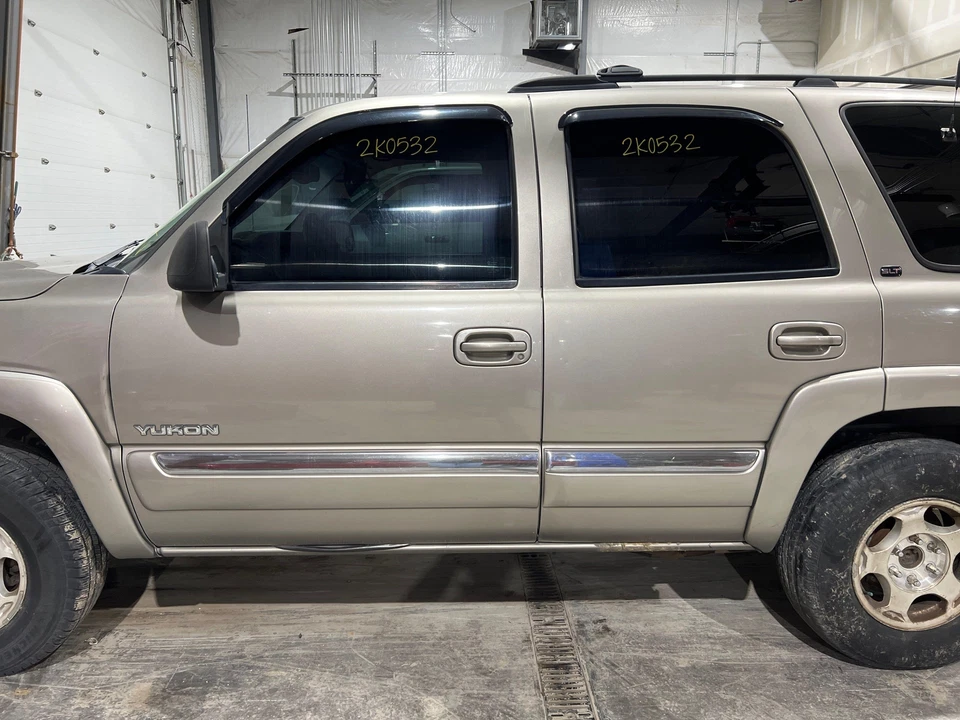 2000 - 2005 GMC Yukon Rear Axle 3.73 Ratio Rear Axle - Image 4 of 4