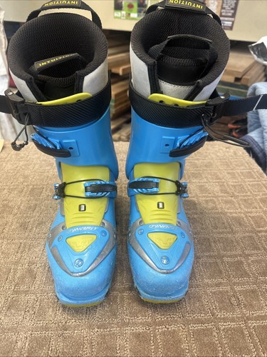 Dynafit TLT 6 Women’s size Mondo 25 US 8.5 ski touring boots. 277 sole length.