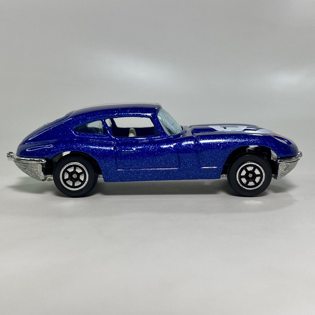 Yatming #1010 Jaguar E4.2 (E-Type 4.2) 1:64 Diecast Made in Hong