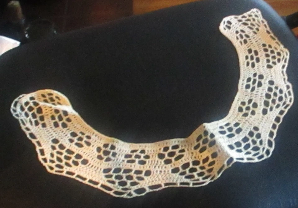 COLLAR BLANCO ROTO TEJIDO A MANO VINTAGE Foto 2 de 3