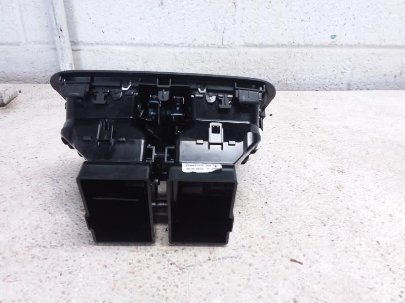 Maserati Levante 2018 REAR Center console