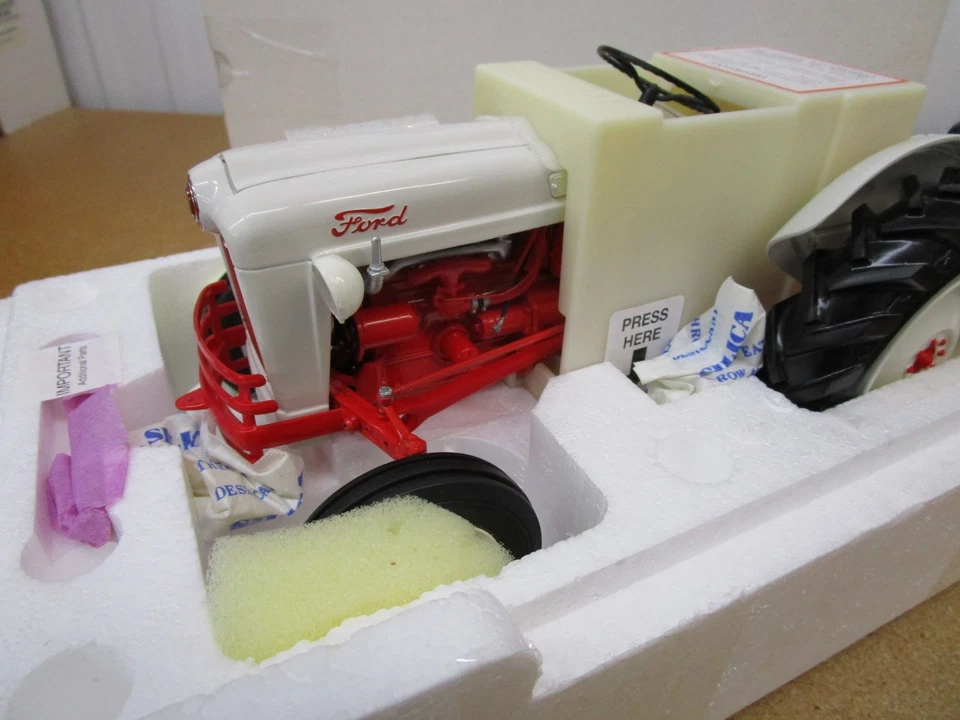 1953 Ford Jubilee tractor FRANKLIN MINT 1/12 box diecast farm toy Z - Image 4 of 4