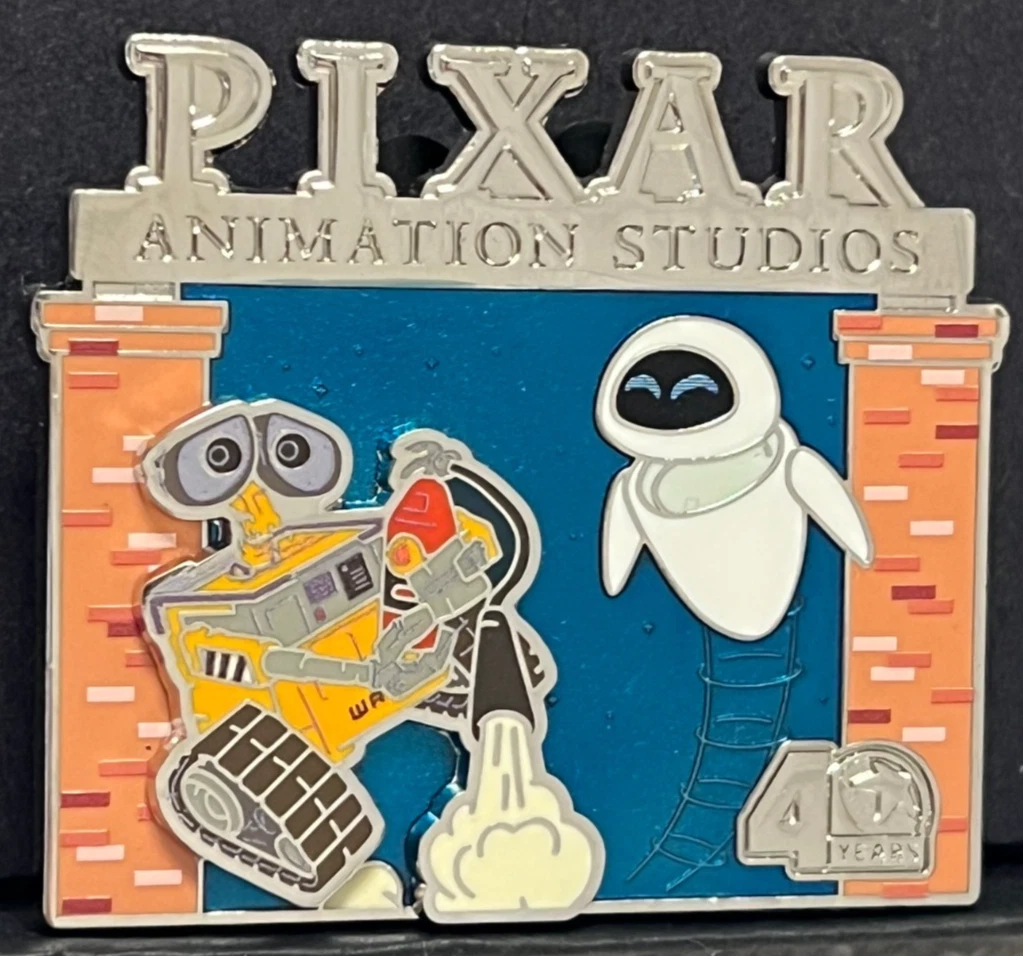 WALL・Eの公開してた時にしか売ってなかったメダルです。 Wall-E Walt Disney World Patches & Pins (1968-Now) for sale | eBay