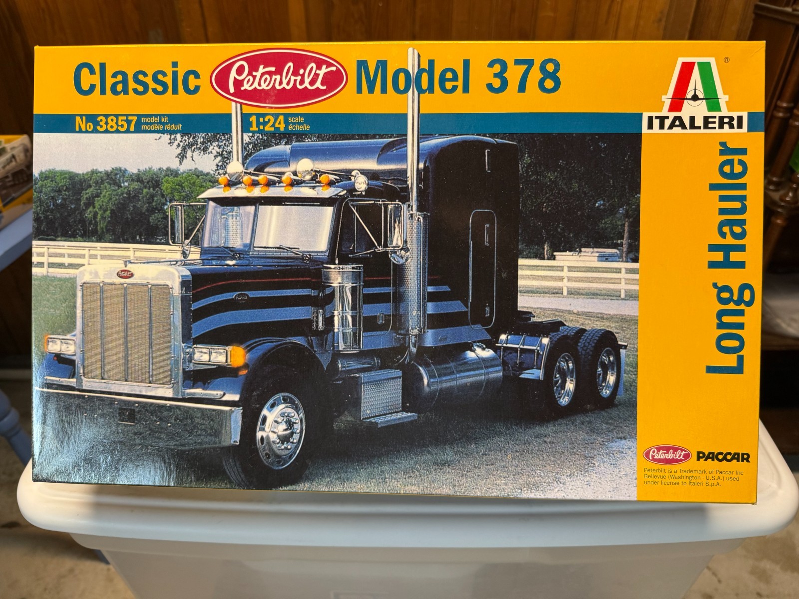 Italeri 1/24 Peterbilt 378 Long Hauler Tractor Model Kit