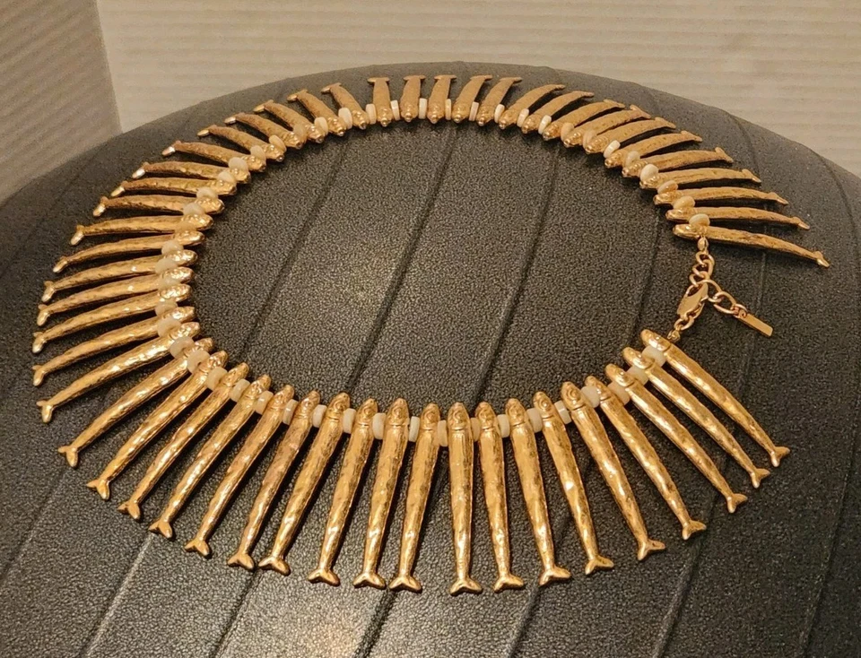 Gargantilla babero de pez dorado Zara para mujer SS25 dorado 1856 Foto 3 de 4