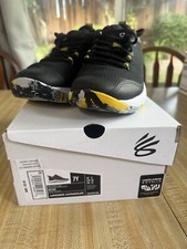 Kid's Under Armour Nike Curry GS 3Z7 Sneakers- Size 7Y- New In Box NIB